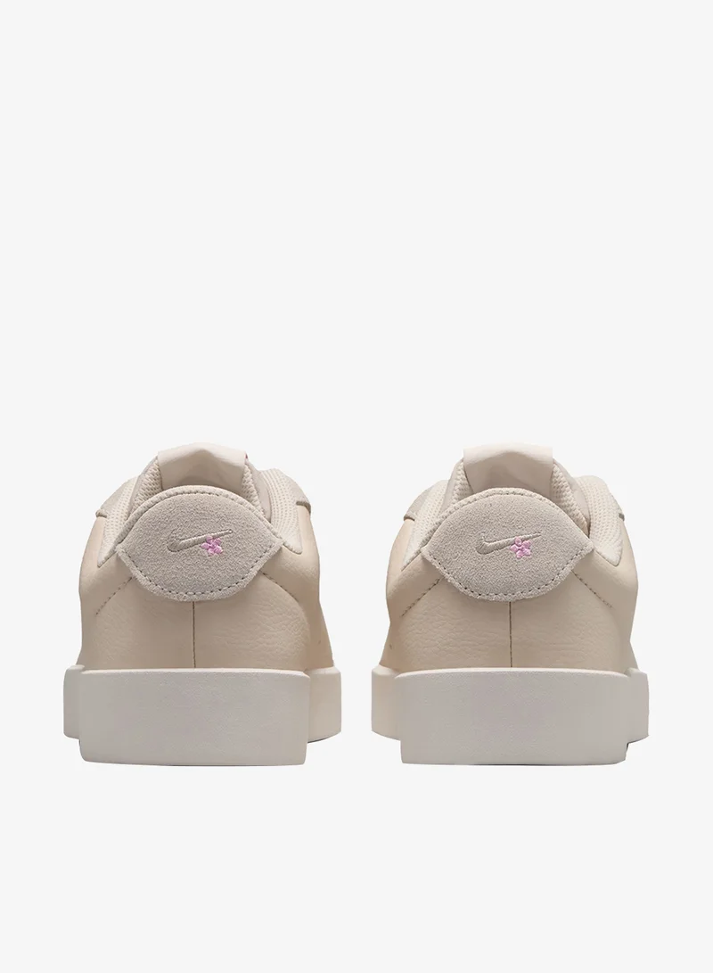 Nike LT OREWOOD BRN/CREAM II-PHANTOM-BLEACHED LILAC-PINK RISE-LT MAGENTA Court Heritage Ms Se for Women | Best Price UAE