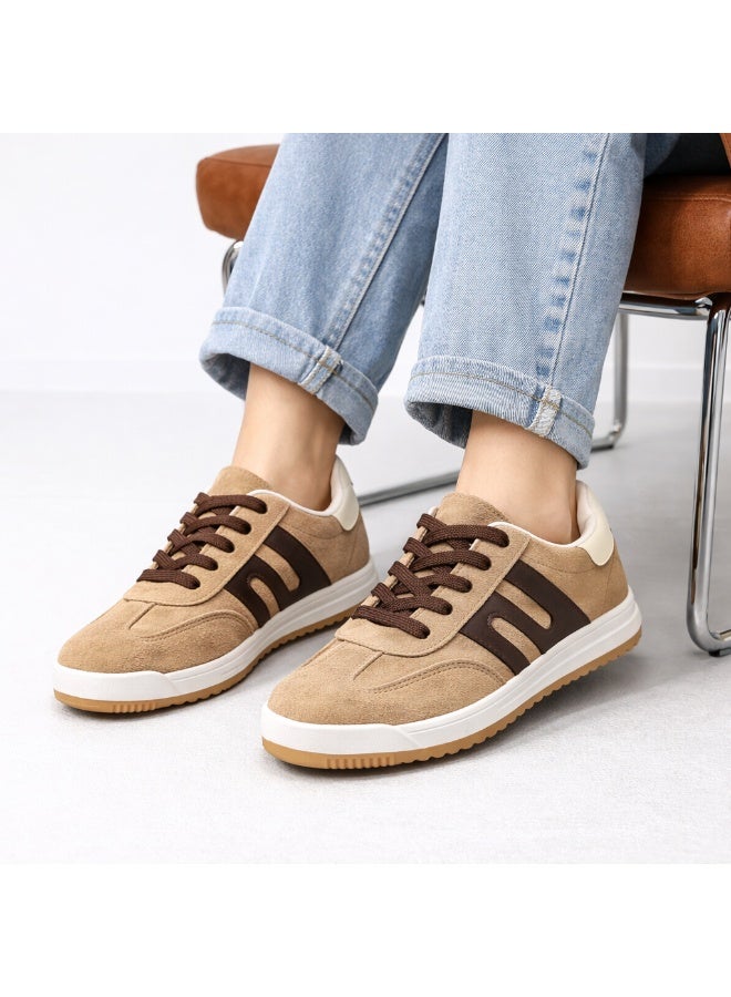 Women's suede sneakers with a modern design - Image 1