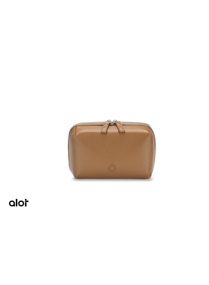 handbag – elegant and durable, with multiple pockets for daily use. Made of premium leather, with a 1-liter capacity, and equipped with a side hand strap for easy carrying. - Image 2