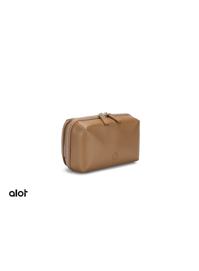 handbag – elegant and durable, with multiple pockets for daily use. Made of premium leather, with a 1-liter capacity, and equipped with a side hand strap for easy carrying. - Image 4