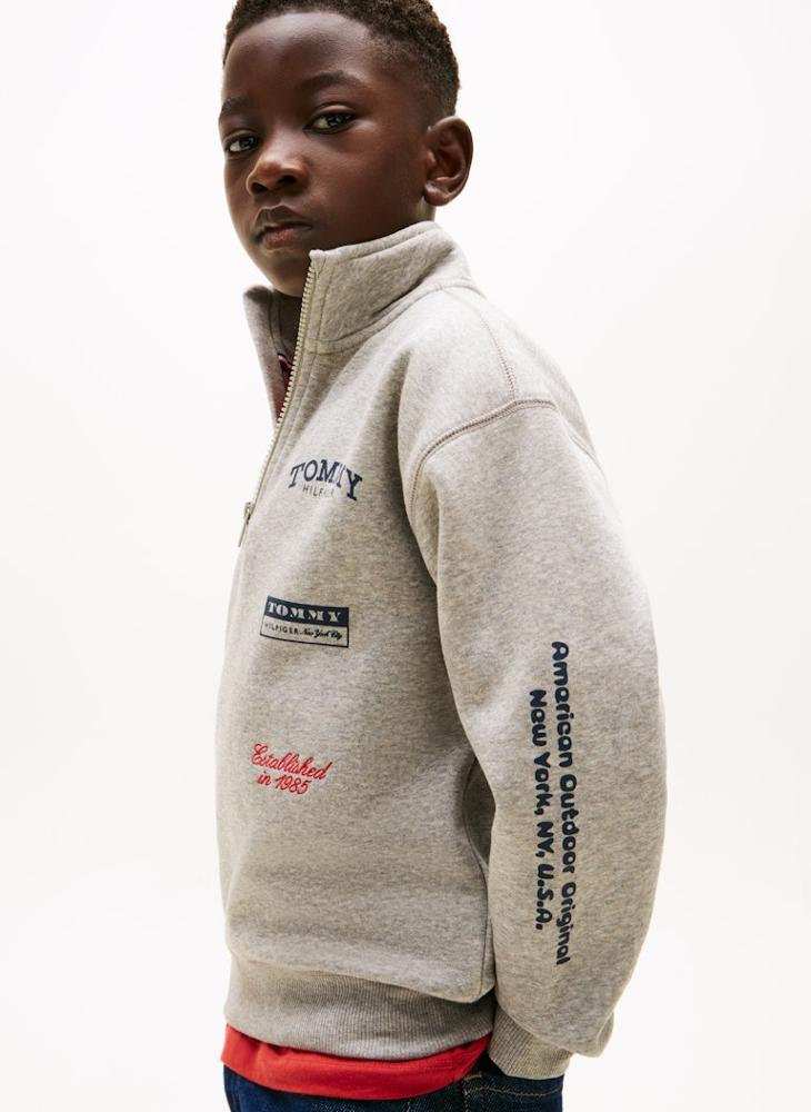 تومي هيلفيغر سترة رياضية بسحاب نصفي وطبعة شبابية متعددة - Image 3