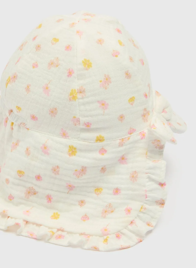 ماتلان Baby White Floral Keppi