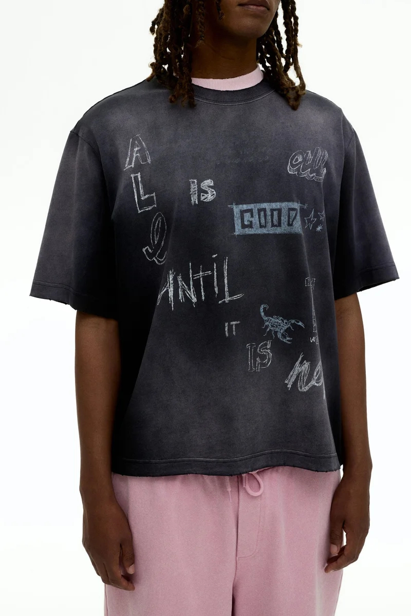 اتش اند ام تي-شيرت فضفاض بطبعة مميزة