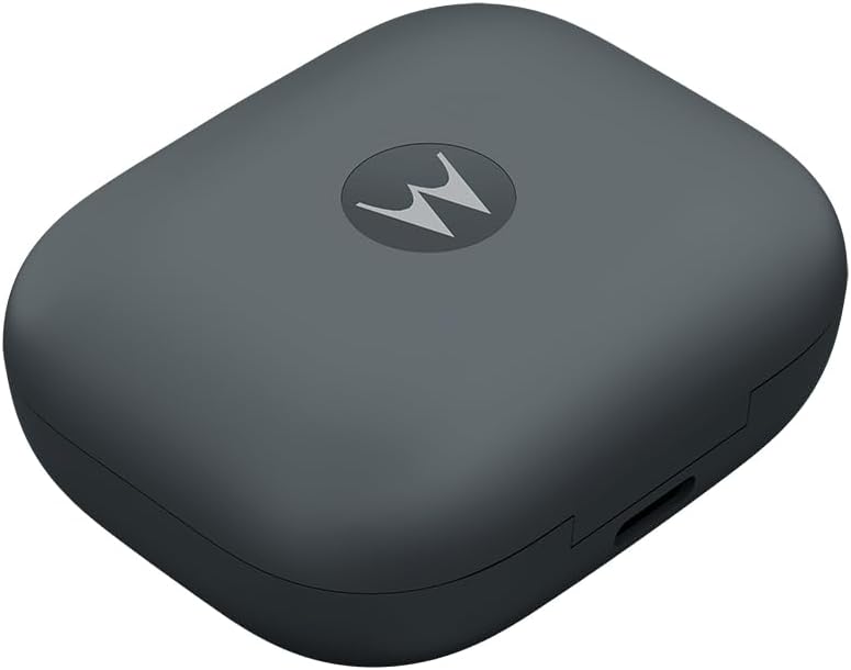 موتورولا سماعات Moto Buds Bass XT2443-1 مع خاصية إلغاء الضوضاء النشط الديناميكي، مصفوفة ثلاثية الميكروفونات، بلوتوث 5.3، مقاومة للماء والغبار بمعيار IP54، صوت Dolby Atmos (لون Pantone Dark Shadow) - Image 1