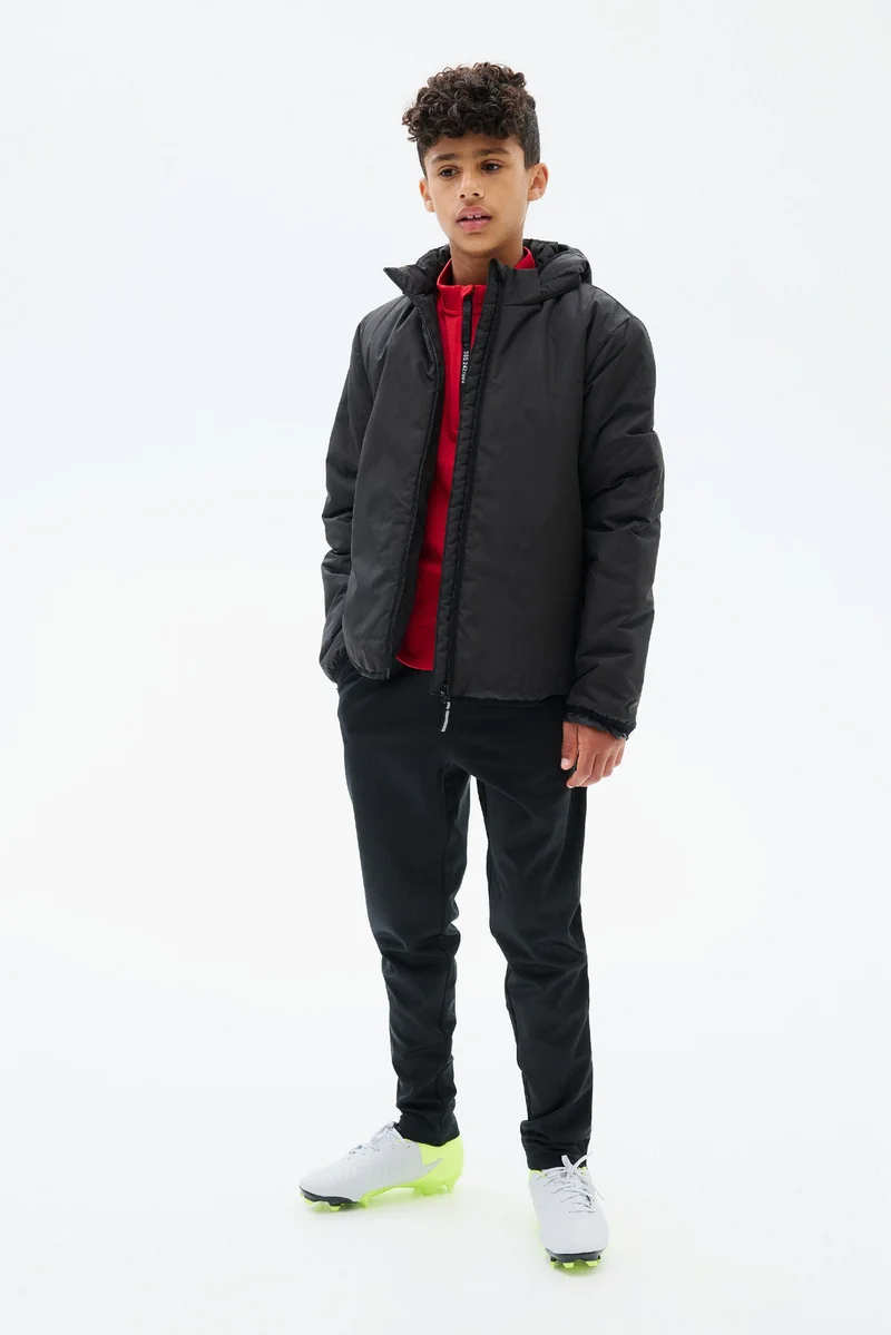 اتش اند ام جاكيت كرة قدم من نسيج ثيرمو موف™