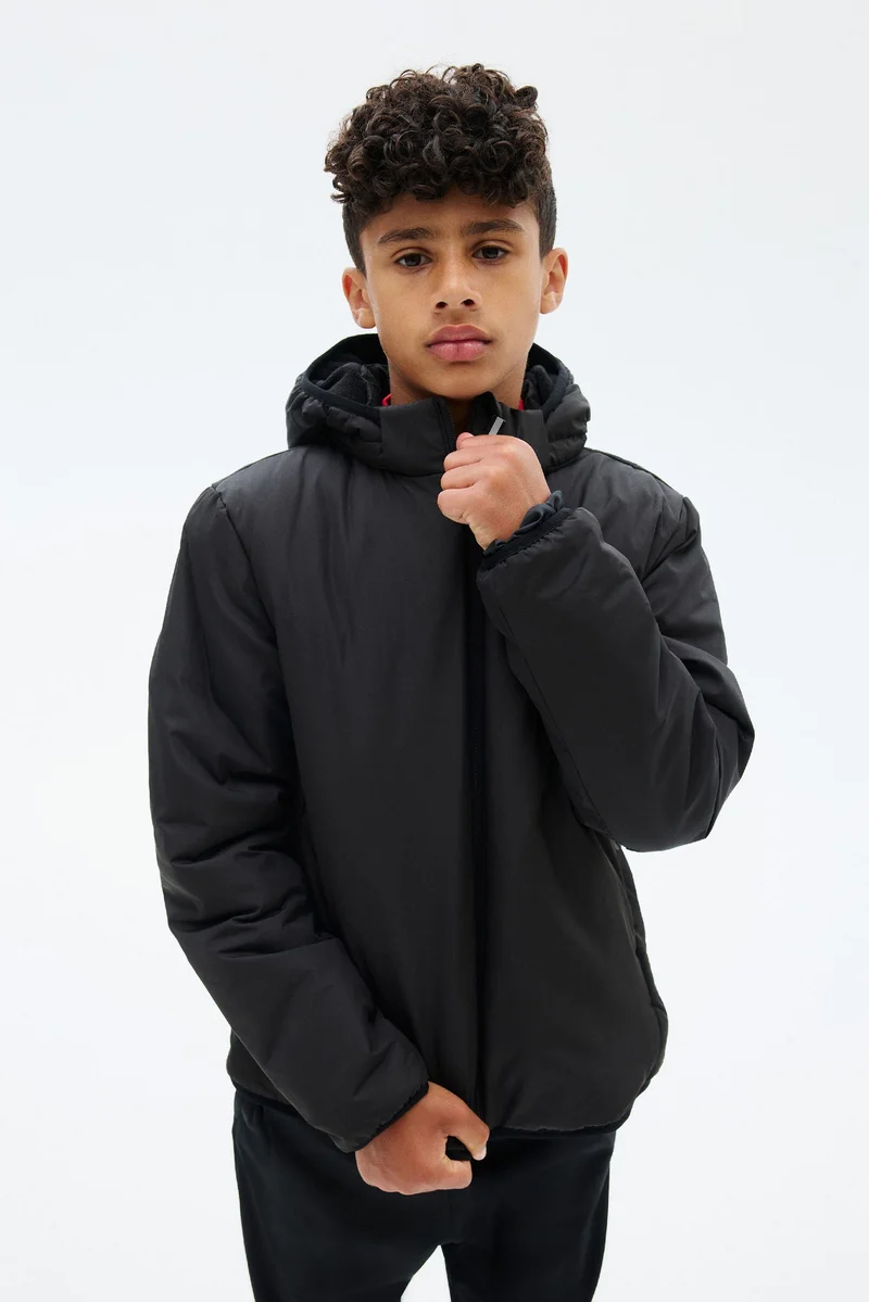 اتش اند ام جاكيت كرة قدم من نسيج ثيرمو موف™