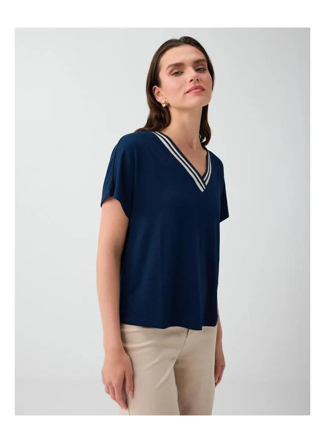 Jimmy Key Navy Blue V-Neck Low-Shoulder Knit T-Shirt.