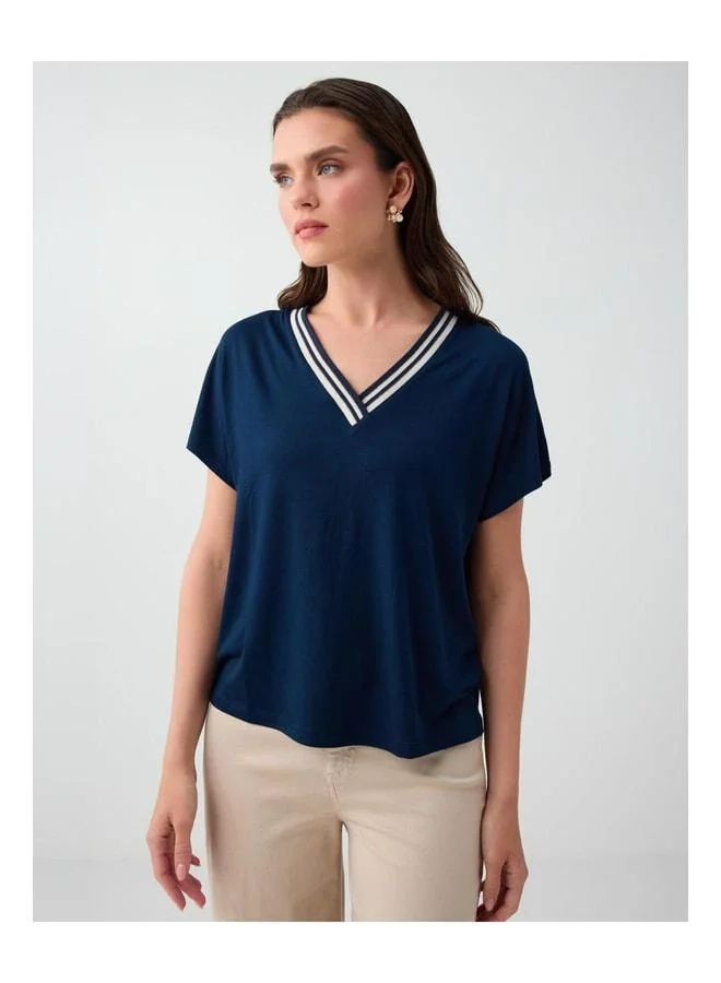 Jimmy Key Navy Blue V-Neck Low-Shoulder Knit T-Shirt.