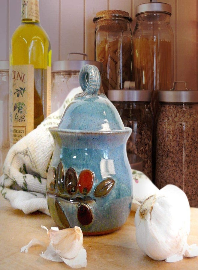 Modern Artisans مرطبان لحفظ الثوم مصنوع من الخزف الحجري الأمريكي من قبل حرفيين معاصرين، مزين بنقشة زيتون. - Image 4