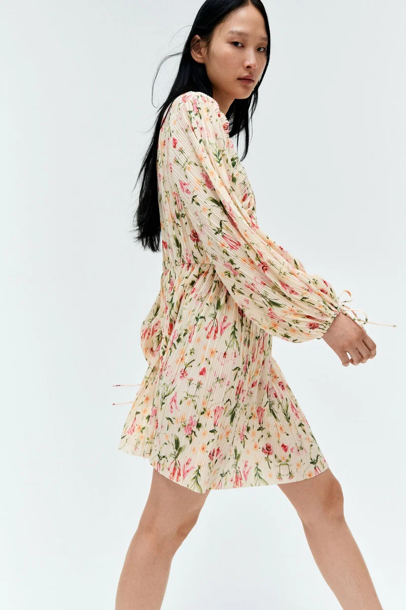 اتش اند ام فستان مزين بكسرات رفيعة