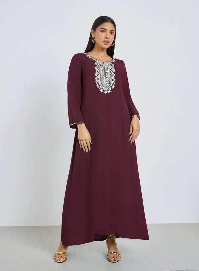 أميرة جلابية بياقة مطرزة