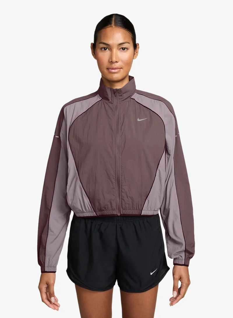 نايكي جاكيت سويفت بطارد للأشعة فوق البنفسجية