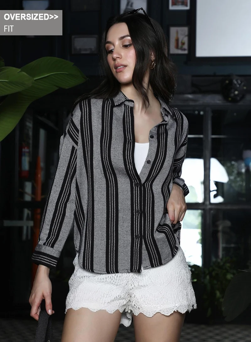Women's Onyx Black Balanced-Stripe Dobby Oversized Shirt | نساء | أكمام طويلة | مخطط | طوق منتشر | كاجوال كبير الحجم | قميص