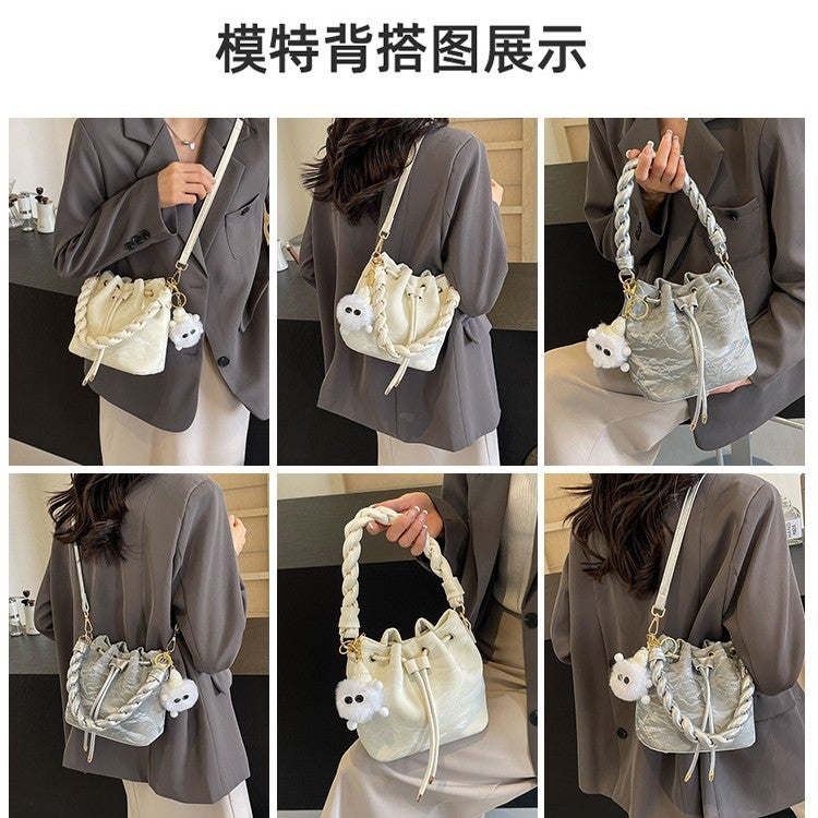 High-End Versatile Bucket Bag 2026 New Fashion Niche Trendy Crossbody Bag Women'S Handbag - Image 4