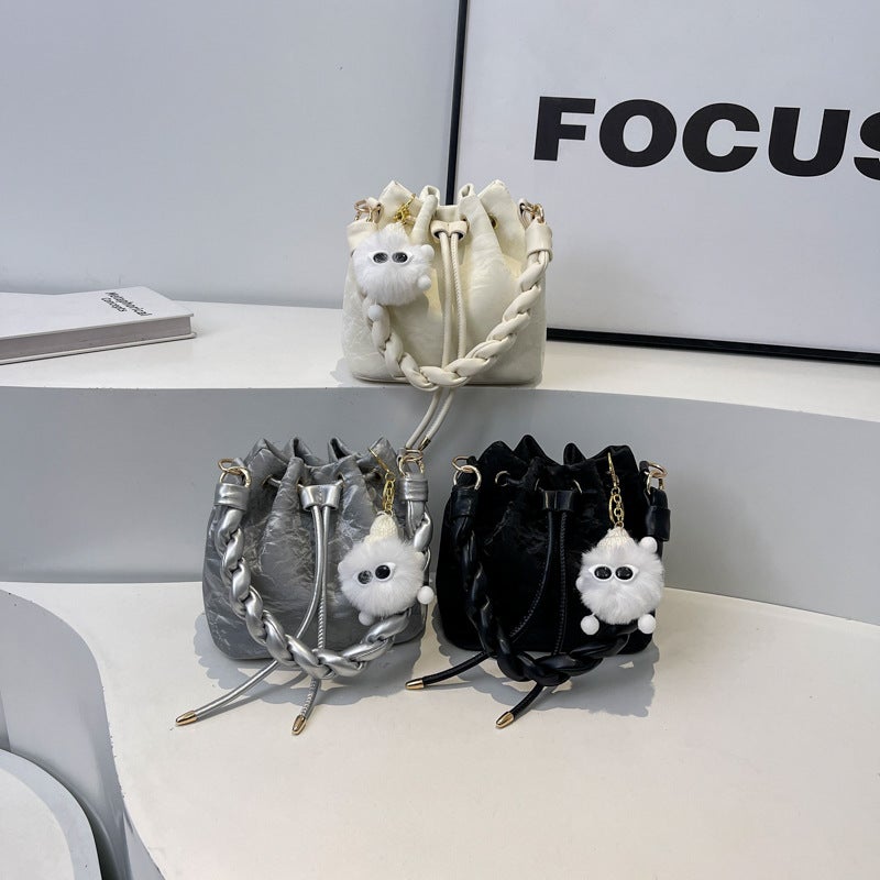 High-End Versatile Bucket Bag 2026 New Fashion Niche Trendy Crossbody Bag Women'S Handbag - Image 3