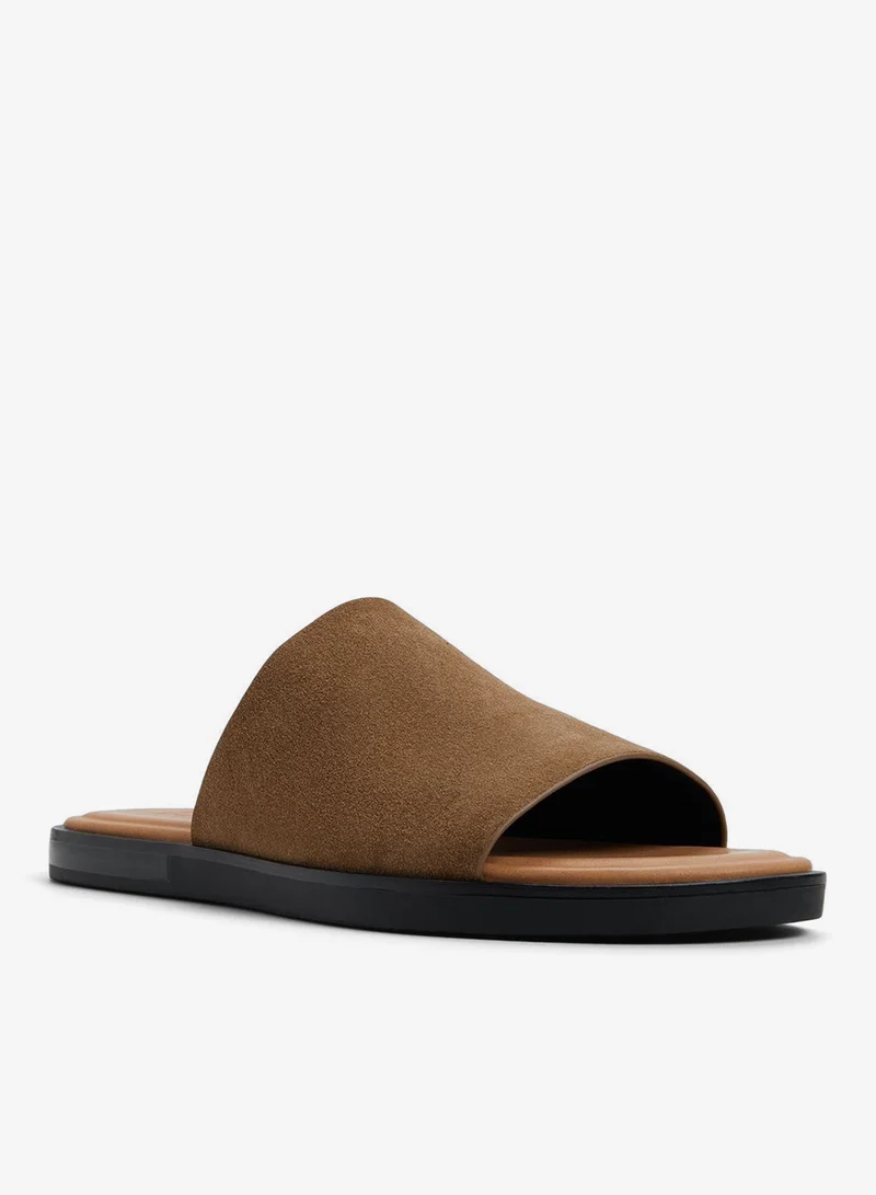 كول ات سبرنج صنادل تالبوت المسطحة