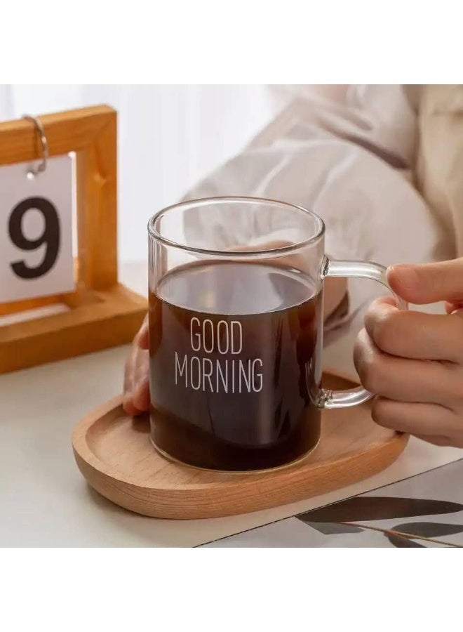 طقم 2 قطع مج زجاج شفاف كبير مكتوب عليه كلمة جود مورينينج مناسبة كهدية للكريسماس والقهوة والشاي - مجموعة اكواب زجاجية واحد قطعة شفافة - مج شفاف ايس كويس - مج للقهوة وللشاي مطبوع عليه كلمة صباح الخير  - مناسب كديكور علي المكتب - مثالي للاستمتاع بالبن والعصاير - Image 4