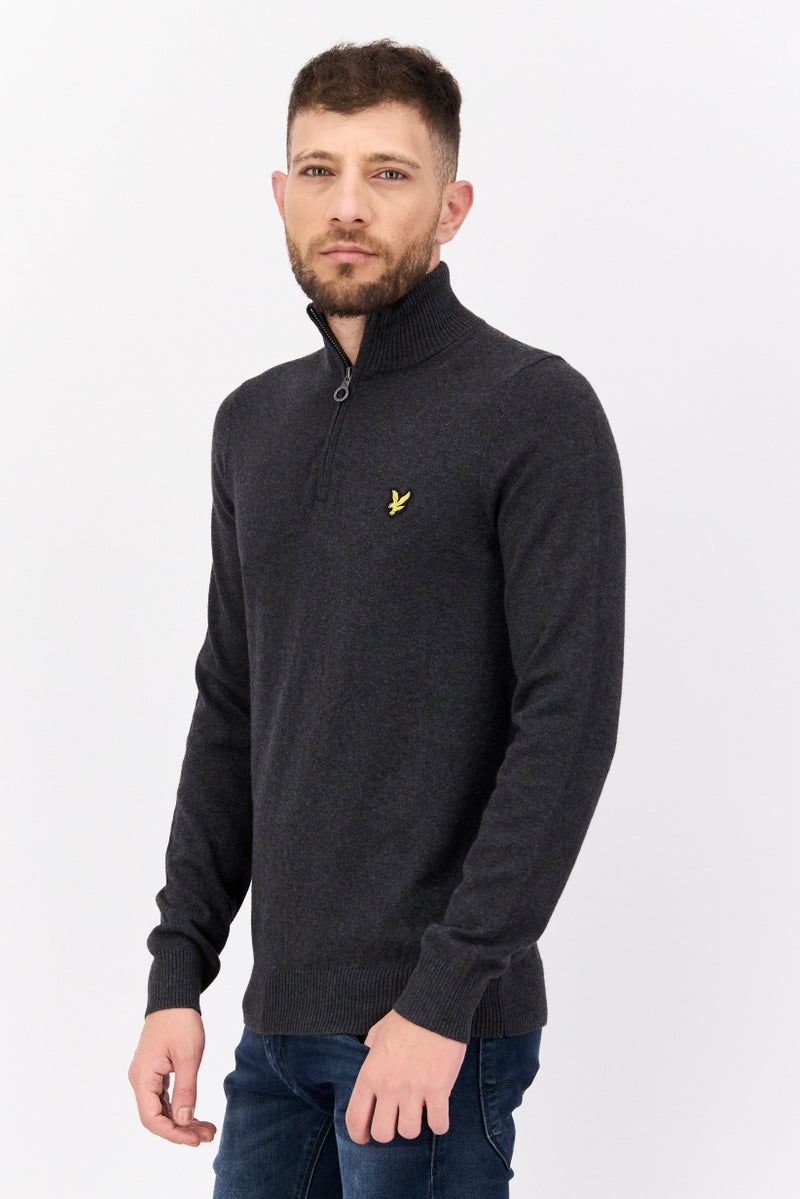 Lyle & Scott سويت شيرت رجالي برقبة عالية مزين بشعار بأكمام طويلة، رمادي - Image 2