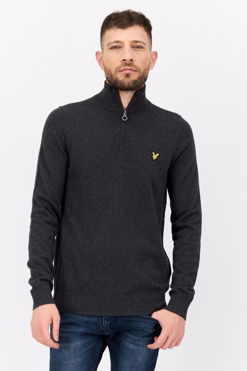 Lyle & Scott سويت شيرت رجالي برقبة عالية مزين بشعار بأكمام طويلة، رمادي - Image 1