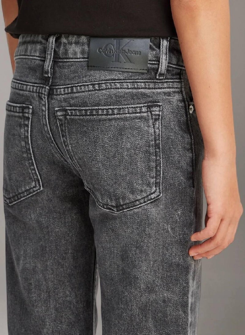 كالفن كلاين جينز بنطال جينز بقصة مستقيمة وخصر متوسط الارتفاع - Image 3