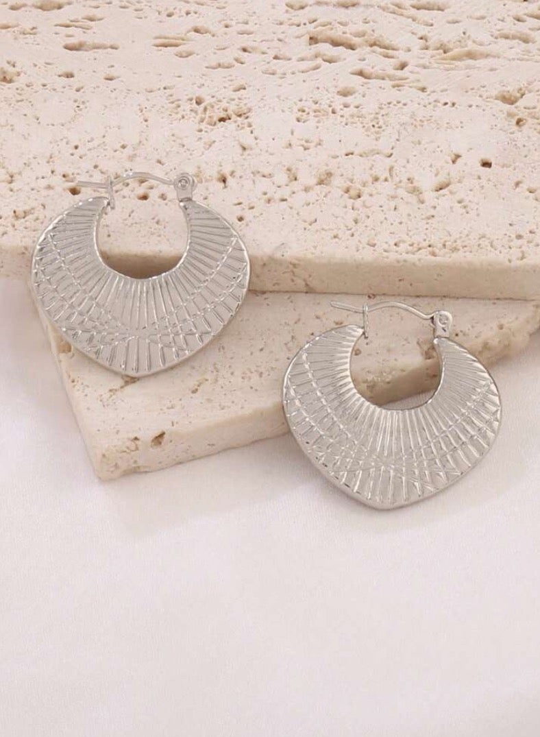 إيكوال حلق اذن نسائي انيق مصنوع من الاستانلس ستيل باللون الفضي - Image 1