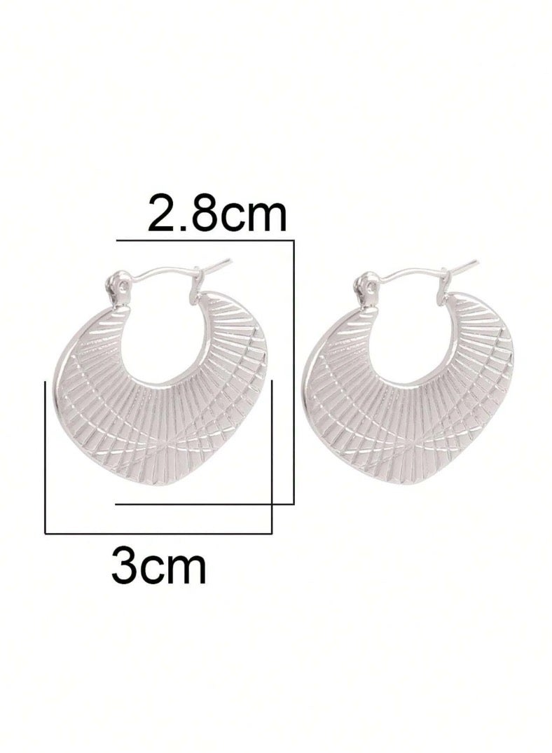 إيكوال حلق اذن نسائي انيق مصنوع من الاستانلس ستيل باللون الفضي - Image 3