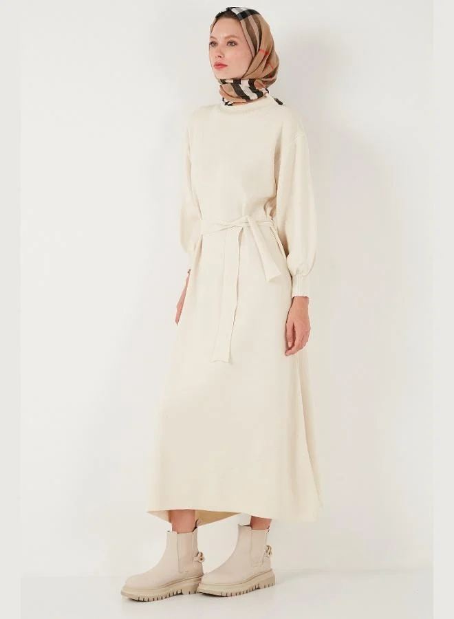 ليلا فستان ليلا محبوك بقصة مريحة وياقة دائرية للنساء