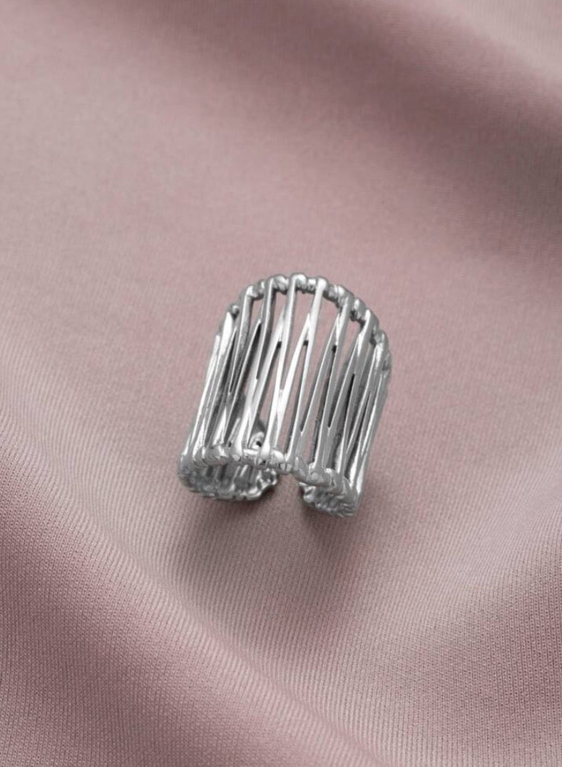 إيكوال خاتم نسائي من الاستانلس ستيل باللون الفضي انيق وعصري بمقاس موحد - Image 2