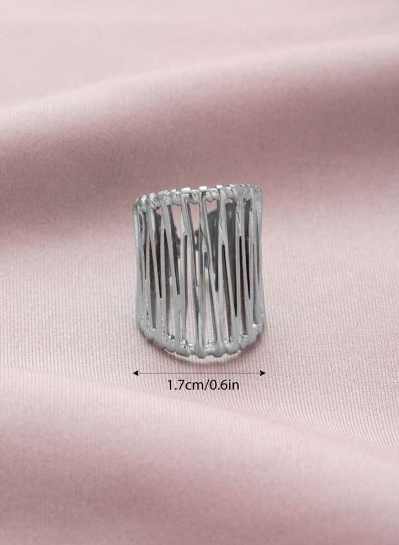 إيكوال خاتم نسائي من الاستانلس ستيل باللون الفضي انيق وعصري بمقاس موحد - Image 4