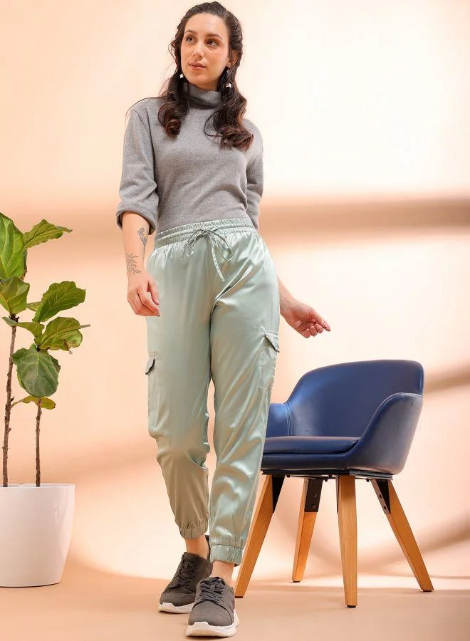 مرفوعة Women Regular Fit Solid High-Rise Cargo Joggers