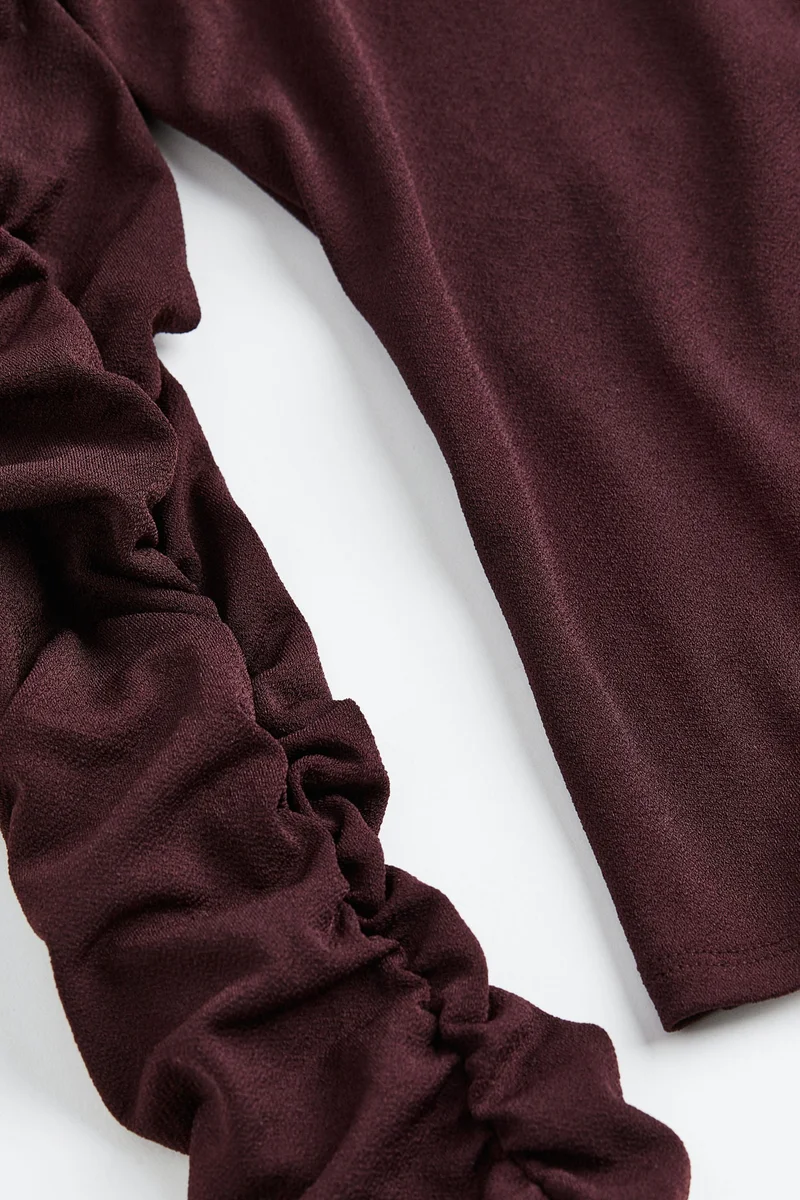 اتش اند ام بلوزة بأكمام مجمعة من &