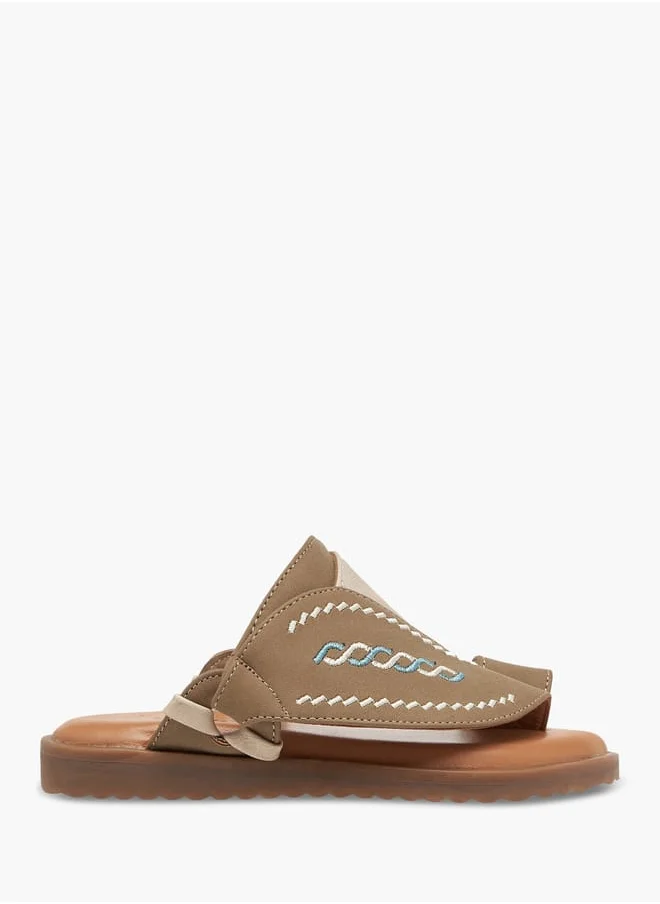 الواحة Boys Embroidered Slip-On Arabic Sandals with Toe Loop