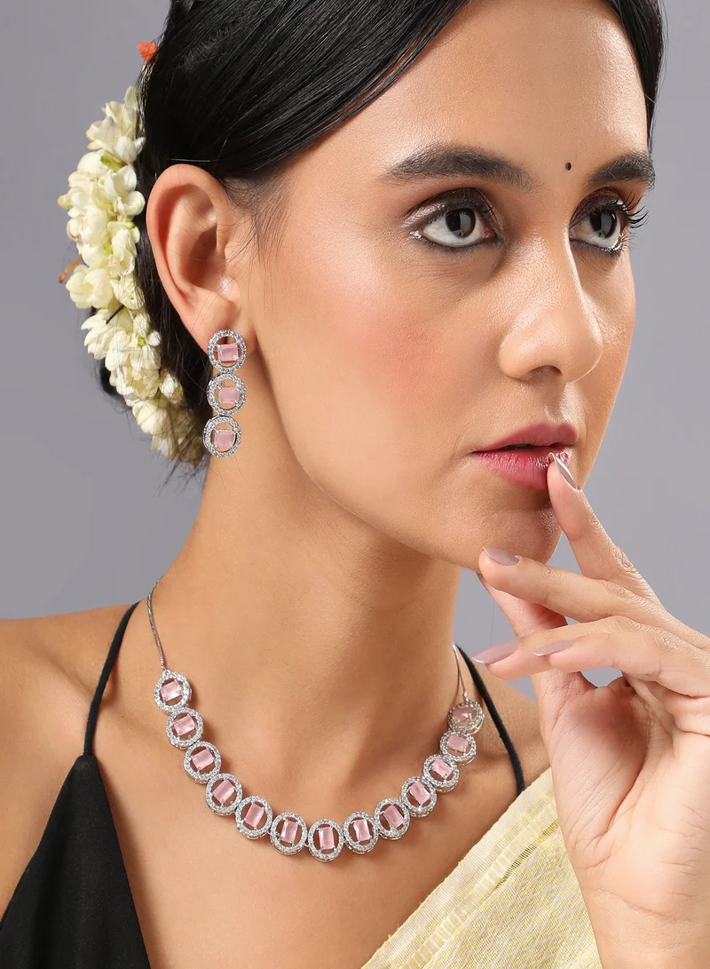 سوهي طقم قلادة وأقراط من الألماس الأمريكي والحجر المصمم المطلي بالفضة