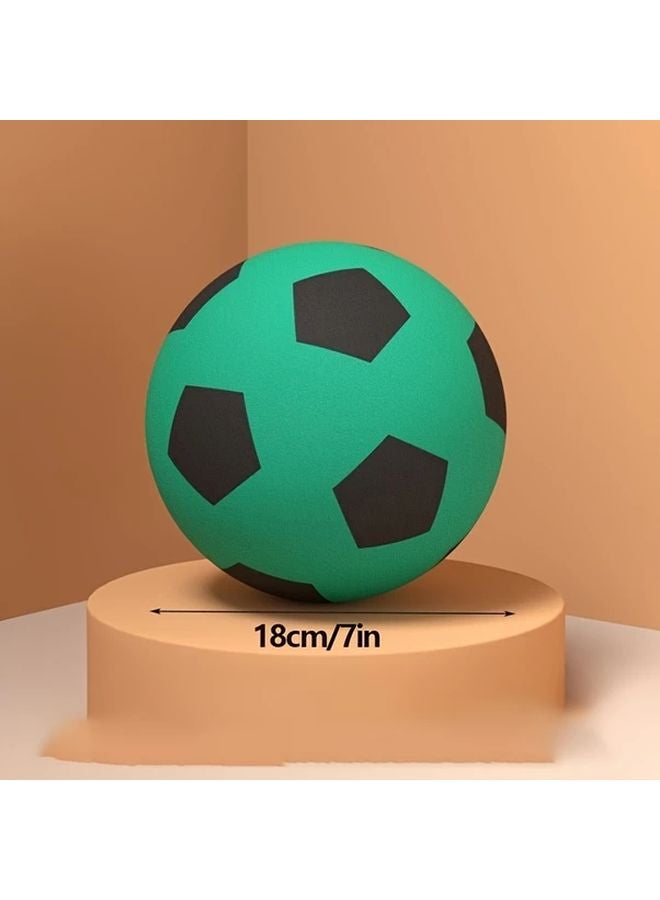 كرة الكلب المطاطية الخضراء غير السامة - لعبة تدريب فائقة النعومة والهدوء لجميع السلالات - Image 3