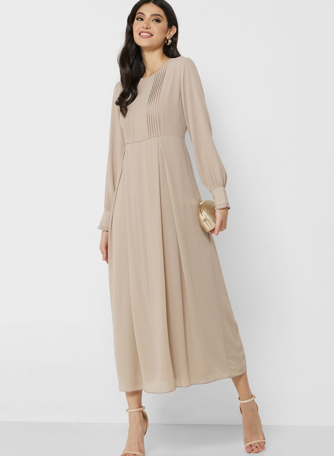 فستان بتصميم مزموم