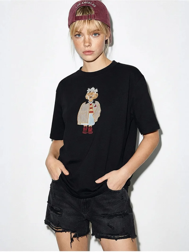 Bianco Lucci LUCCI Embroidered Crew Neck Relaxed Fit T-Shirt