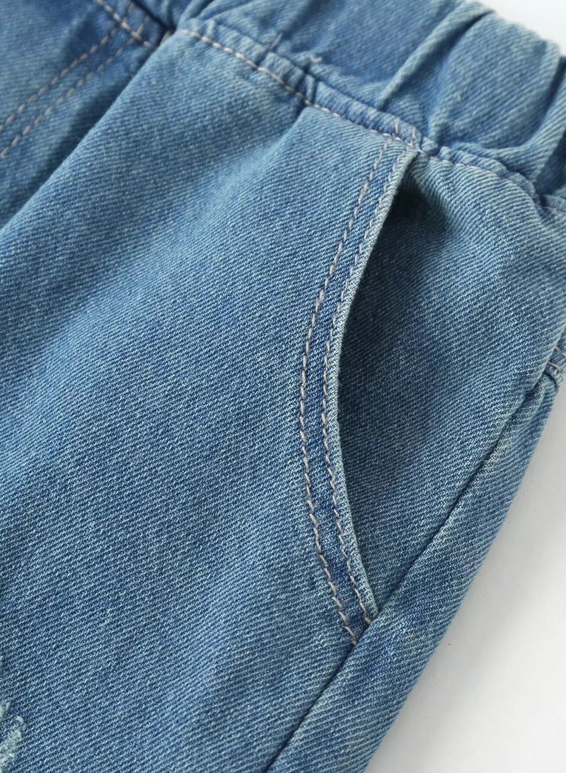 Girls Ripped Figure And Letter Graphic Jeans  - Image 4