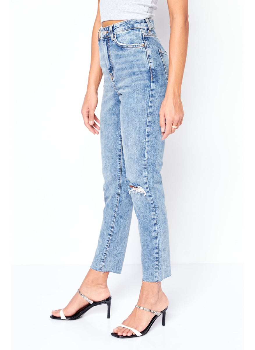 NEW LOOK Women Mom Fit Rip Stretchable Jeans, Blue  - Image 4