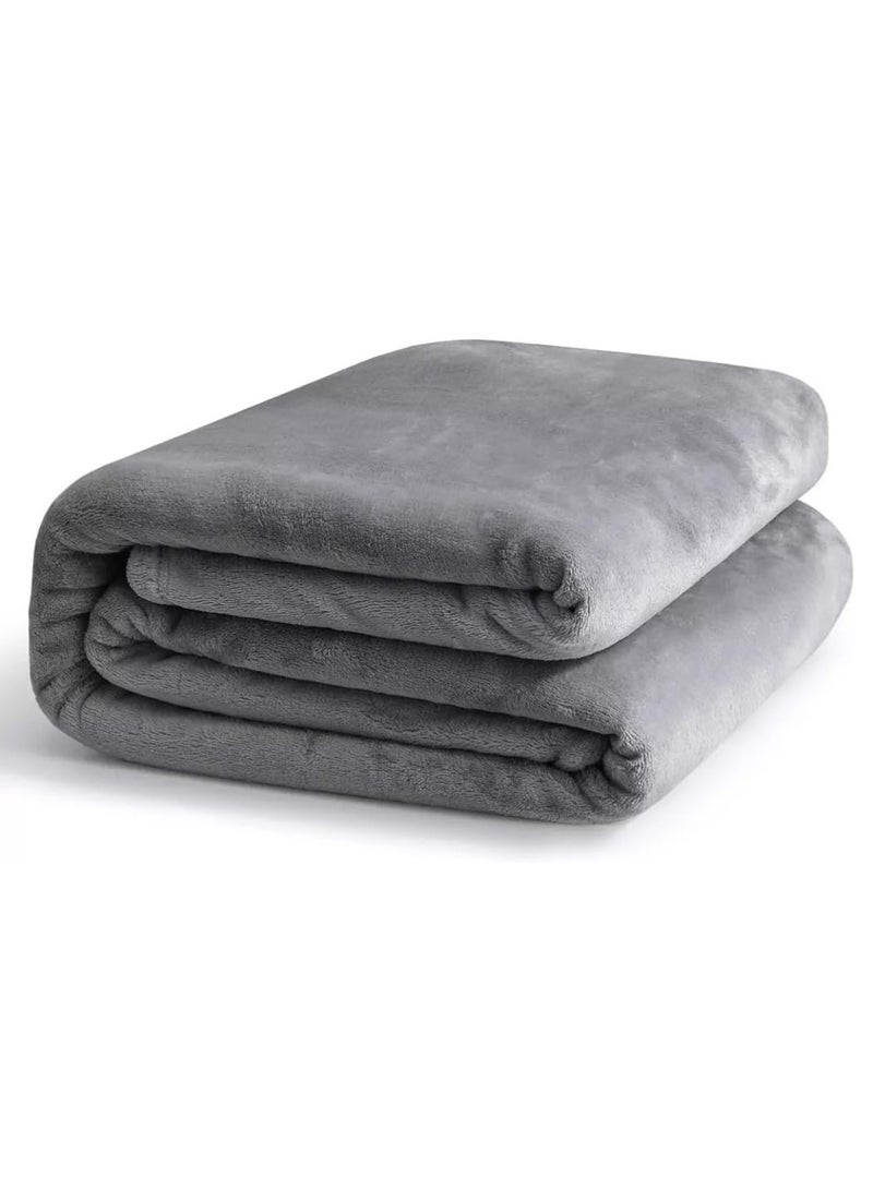 بي اس بي هوم بطانية فردية فاخرة من BSB HOME®، وزن 300 جم/م²، ناعمة وفخمة للاستخدام على السرير، الأريكة، السفر والتخييم، بطانية مكيف هواء، مقاس 150×220 سم، لون رمادي، تصميم موحد (صلب) من نوع مينك - Image 1