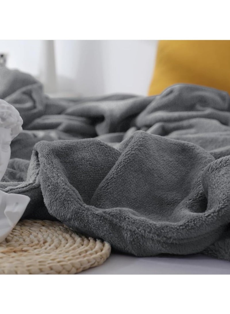 بي اس بي هوم بطانية فردية فاخرة من BSB HOME®، وزن 300 جم/م²، ناعمة وفخمة للاستخدام على السرير، الأريكة، السفر والتخييم، بطانية مكيف هواء، مقاس 150×220 سم، لون رمادي، تصميم موحد (صلب) من نوع مينك - Image 4