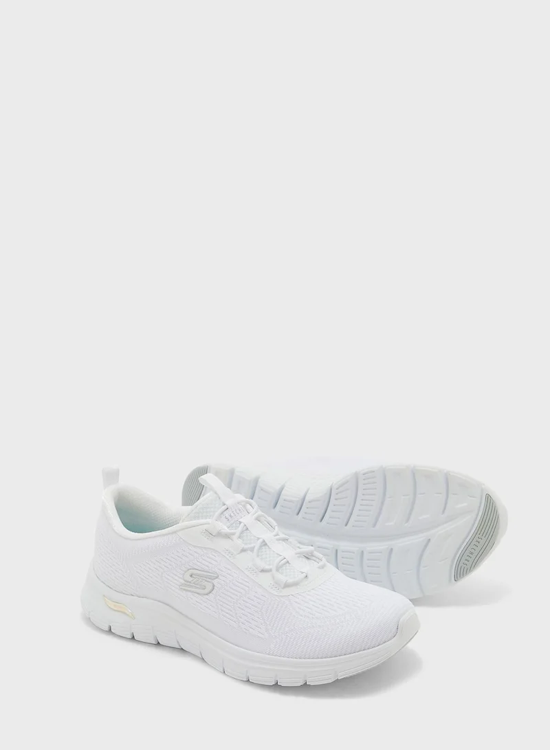 SKECHERS Arch Fit Vista
