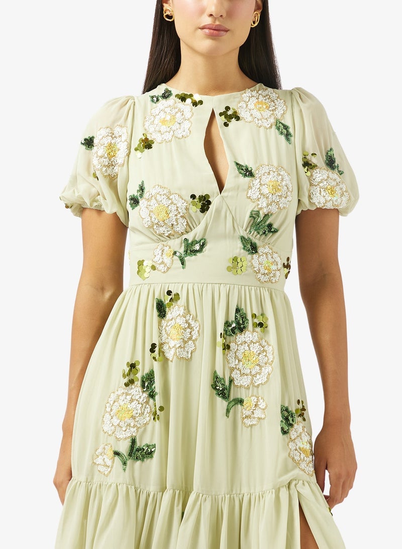 مايا فستان ماكسي بأكمام منفوشة وتطريز زهري متباين - Image 3