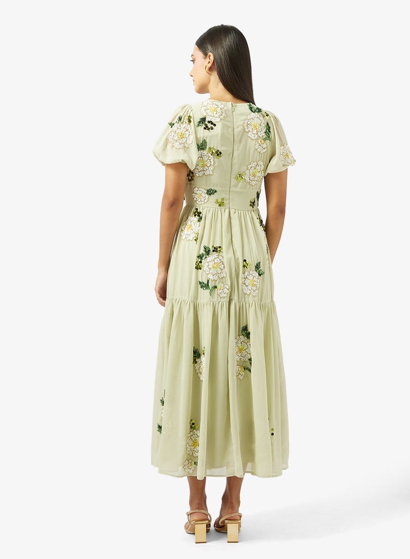 مايا فستان ماكسي بأكمام منفوشة وتطريز زهري متباين - Image 2