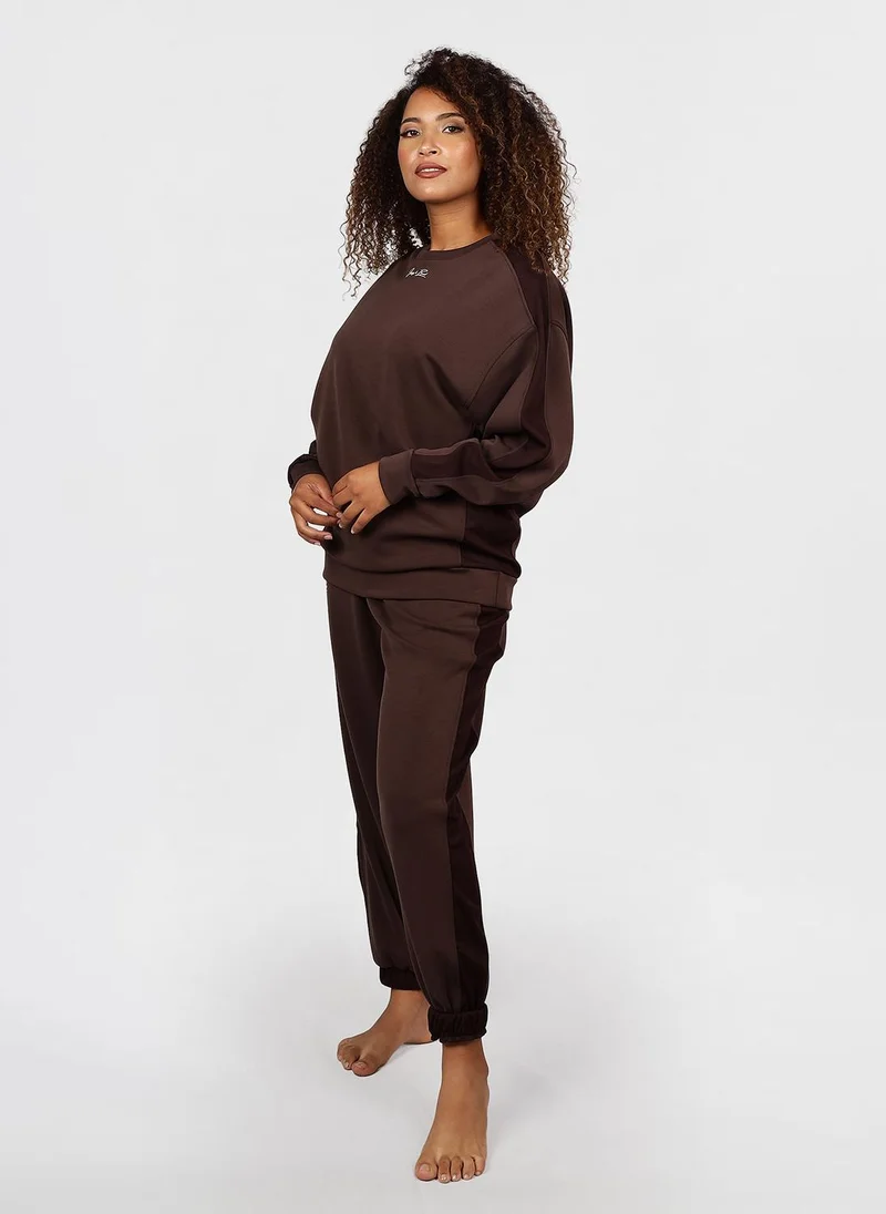 جيمي لي بوند Modest 2 PC Lounge wear Set – Beige and White Sweatshirt with Matching Joggers
