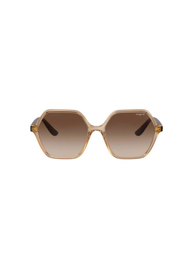 Vogue نظارات شمسية نسائية Vo5361s سداسية، شفاف كراميل/بني متدرج - Image 3