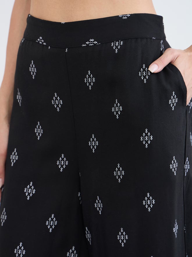 Styli Black Printed Wide Leg Pants with Side Pocket - Image 3