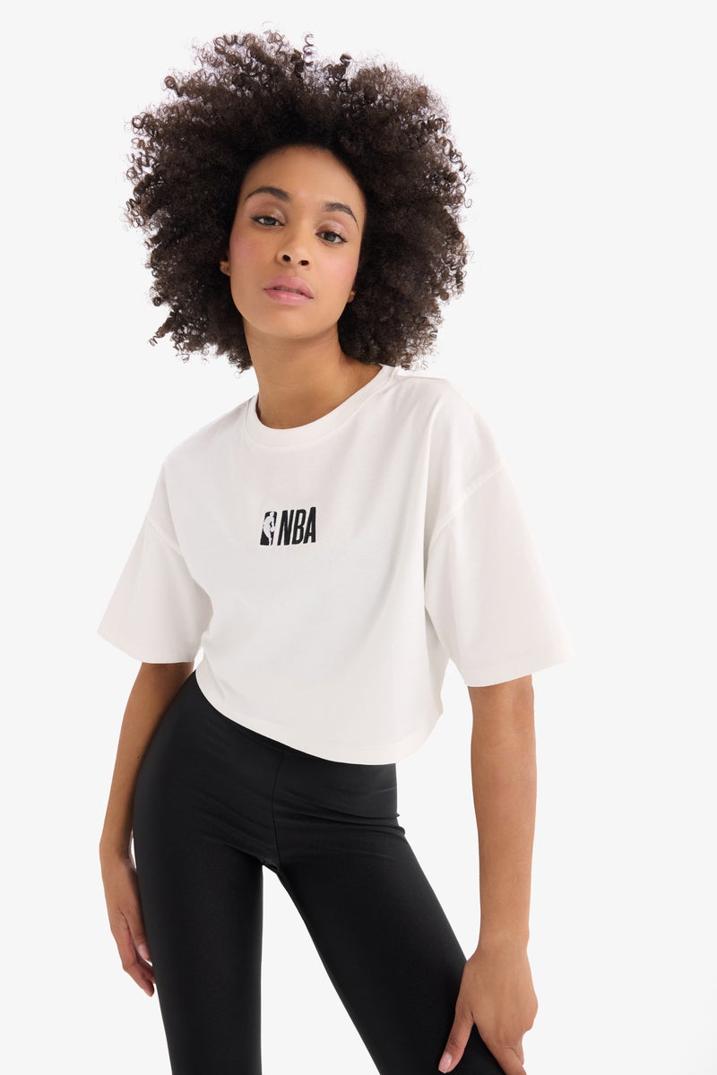 DeFacto Woman Oversize Fit NBA Licensed Crew Neck Short Sleeve T Shirt - Image 4