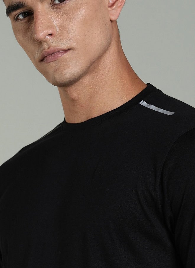 OUTLAWS Men's Solid Round Neck Cotton Slim Fit T-shirt in Black - Image 2