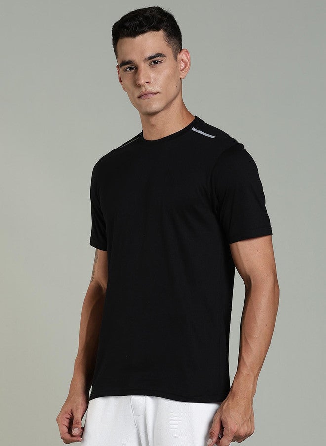 OUTLAWS Men's Solid Round Neck Cotton Slim Fit T-shirt in Black - Image 4