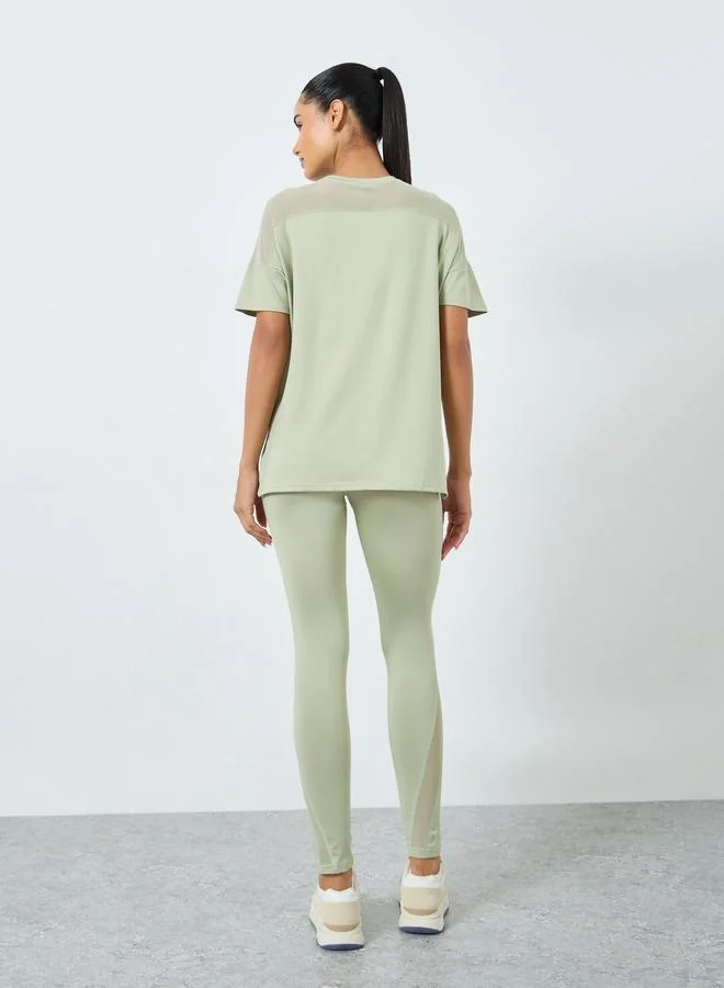 ستايلي اكتيف مجموعة من 3 - بلوزة شبكية وحمالة صدر رياضية مزدوجة مع ليقنز